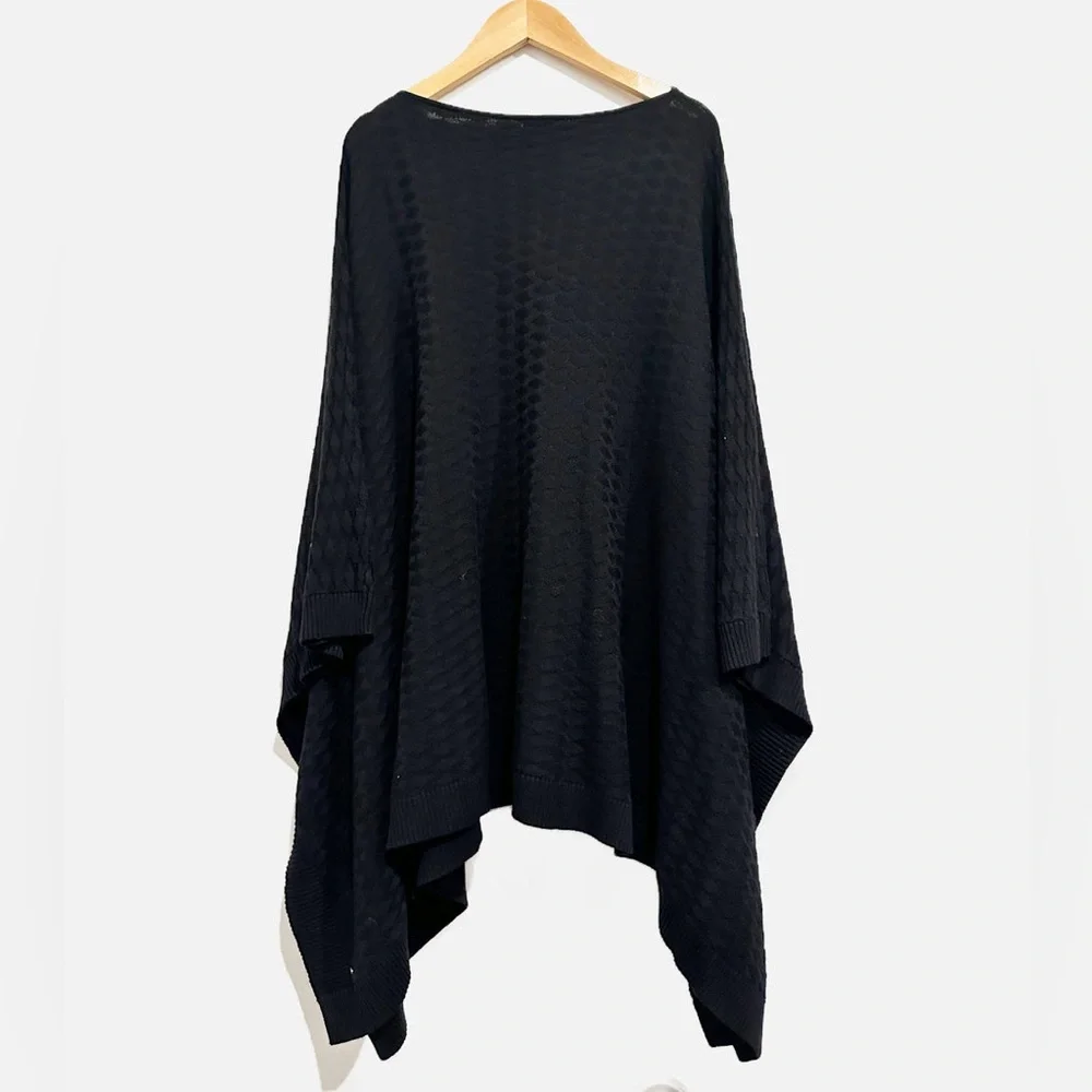 Lululemon Divinity Poncho Scarf Woven, Black, One Size. Chic Workout Coverup